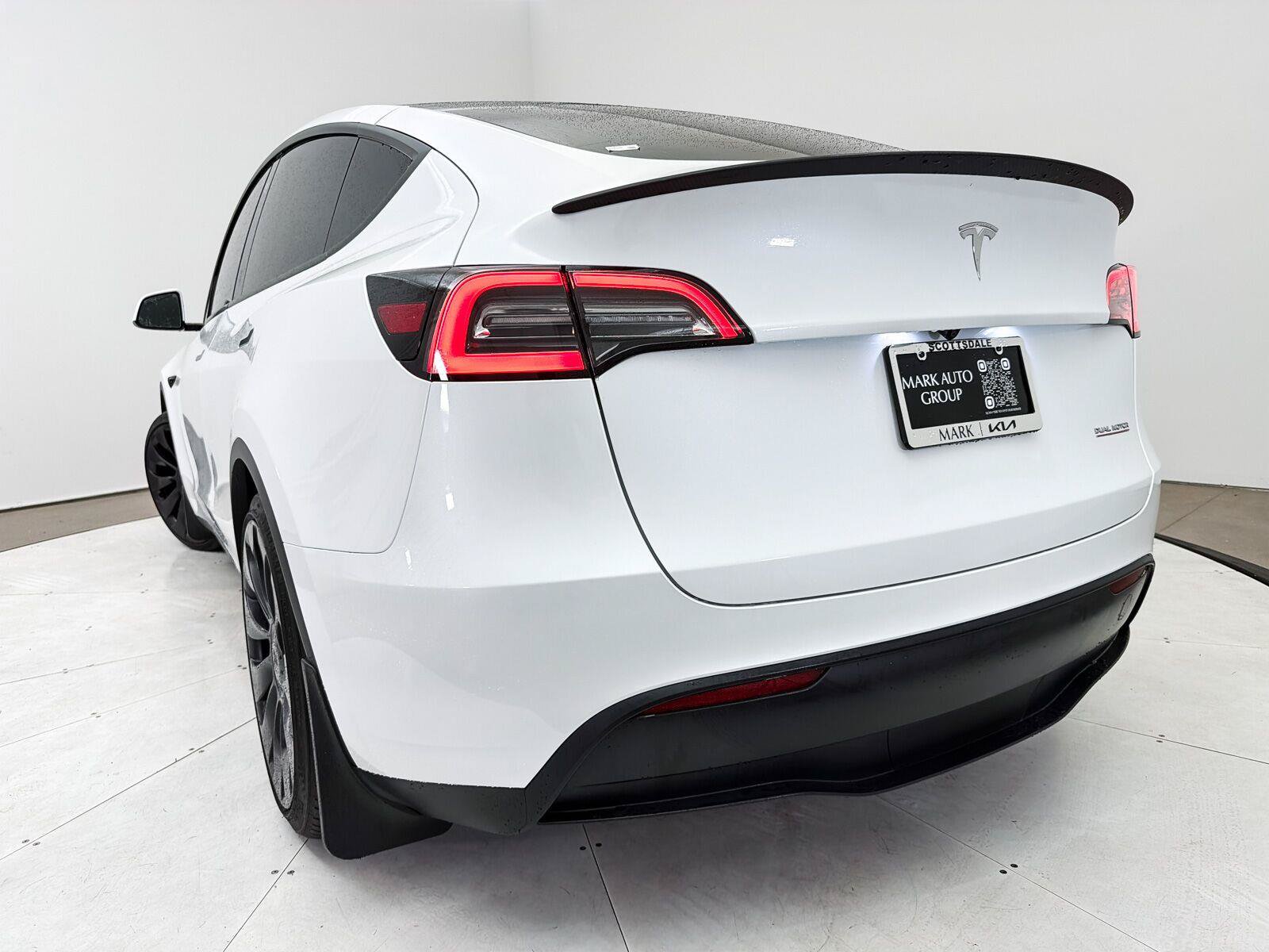 Used 2023 Tesla Model Y Performance AWD/4WD image 8