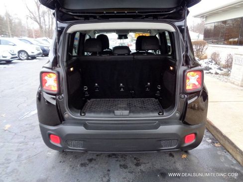 Used 2015 Jeep Renegade Latitude image 19