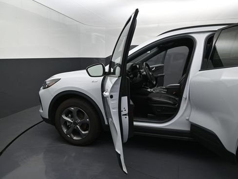 Used 2025 Ford Escape ST-Line AWD/4WD image 13