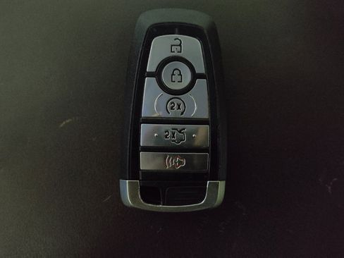 Used 2017 Ford Fusion Platinum image 32