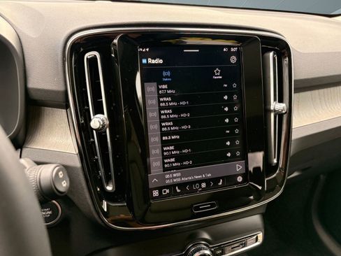 Certified 2024 Volvo XC40 B5 Plus w/ Protection Package image 30