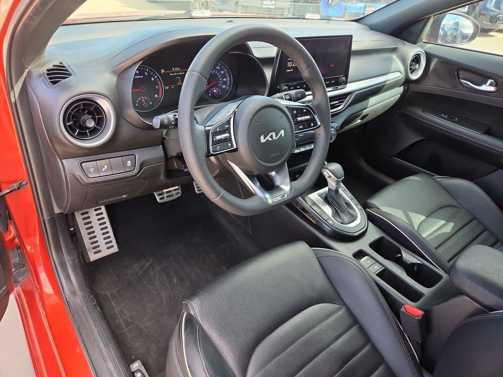 Used 2023 Kia Forte GT-Line w/ GT-Line Premium Package FWD image 2