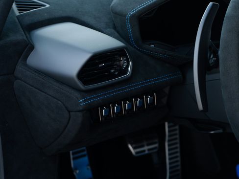 Used 2023 Lamborghini Huracan STO image 24