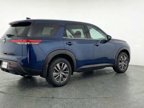 Used 2025 Nissan Pathfinder SV image 9