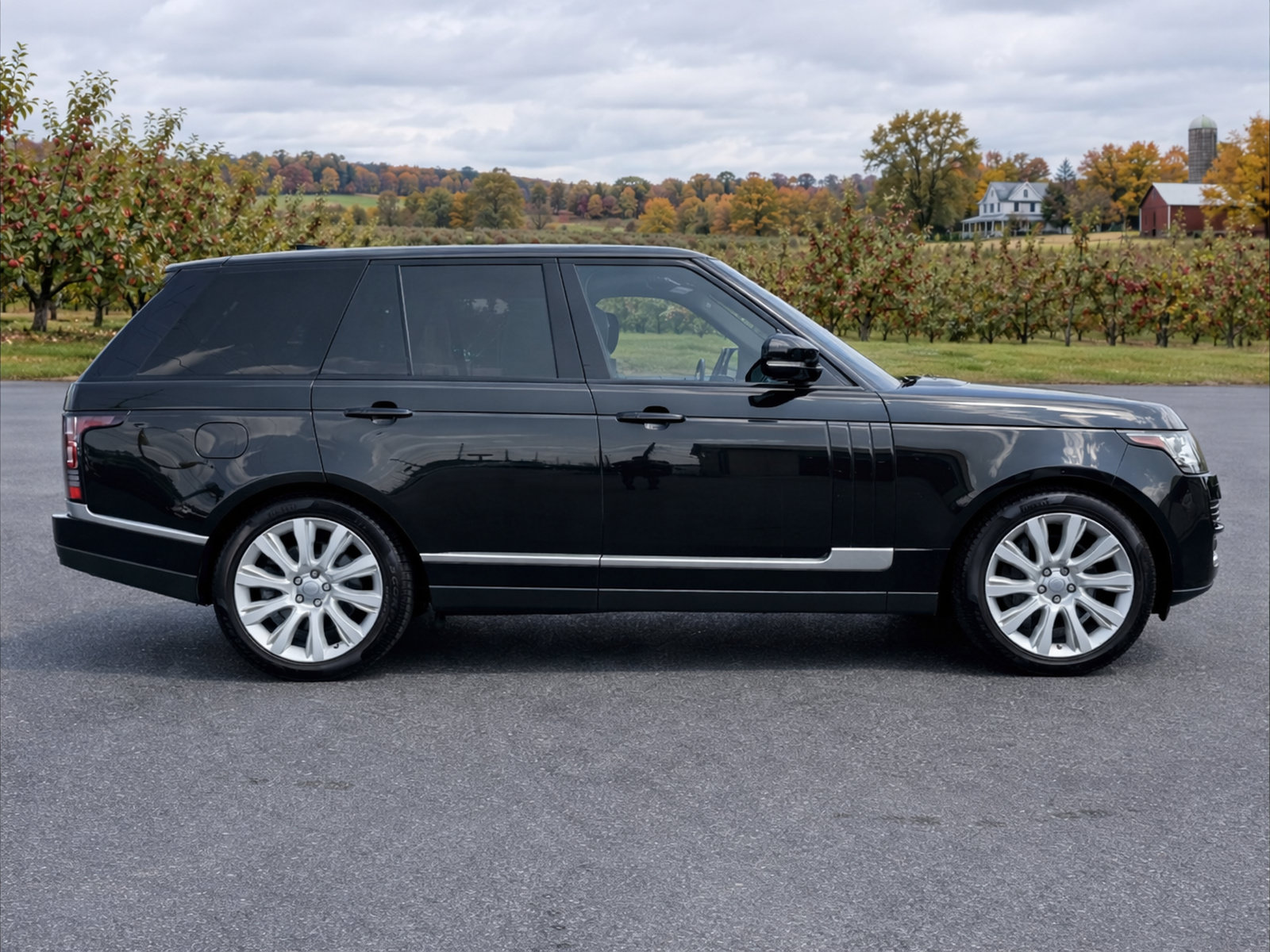 Used 2017 Land Rover Range Rover Supercharged AWD/4WD image 9