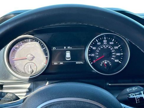 Used 2024 Kia Carnival LX FWD image 10