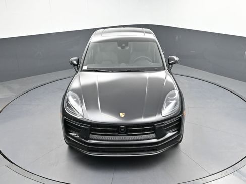 Certified 2025 Porsche Macan image 40