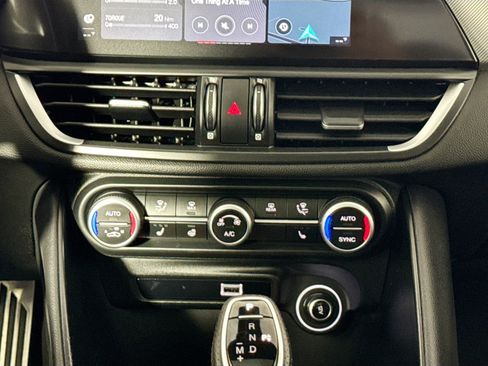 Used 2022 Alfa Romeo Giulia Veloce image 27