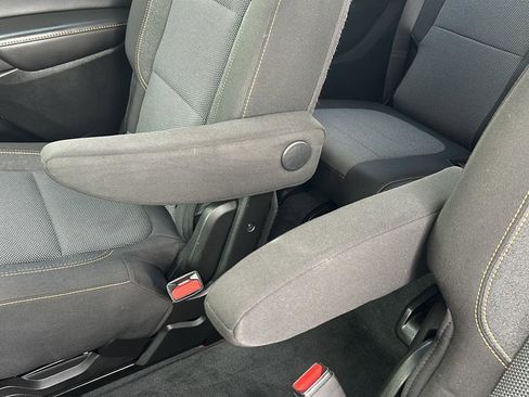 Used 2020 Chevrolet Traverse LT image 26