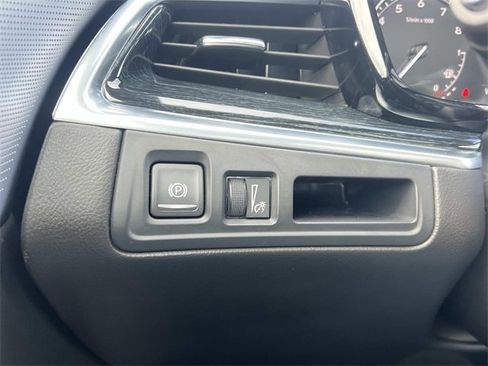 Certified 2025 Cadillac XT5 Premium Luxury image 30