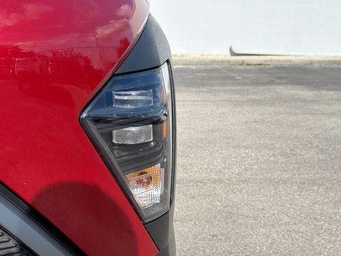 Used 2025 Hyundai Kona SEL FWD image 9
