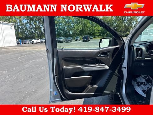 Used 2017 Chevrolet Colorado LT w/ LT Convenience Package RWD image 18