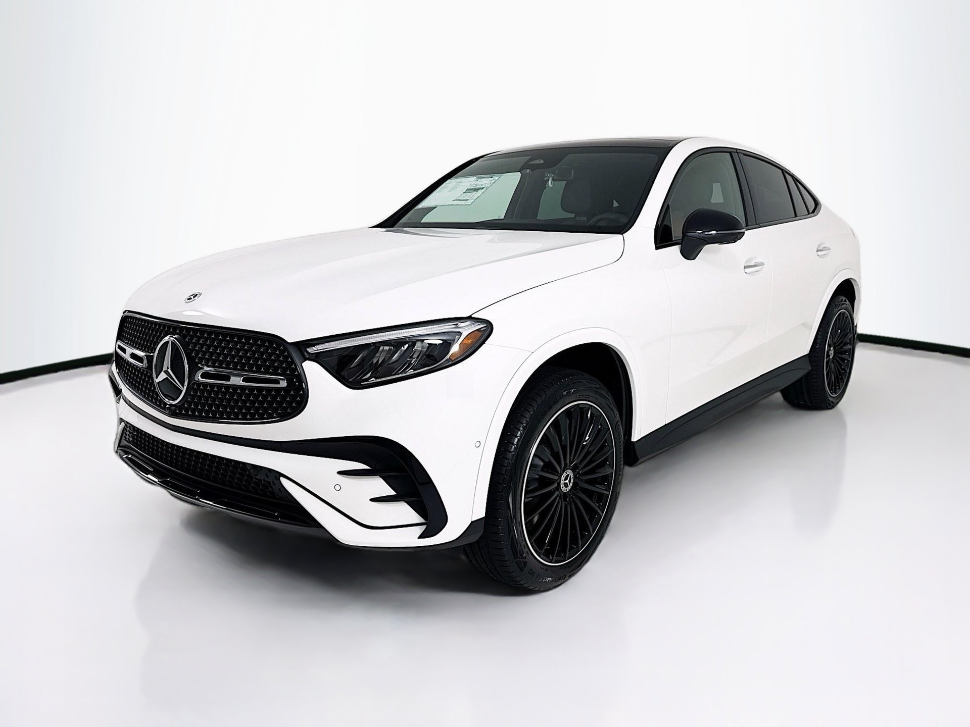 Used 2025 Mercedes-Benz GLC 300 4MATIC image 3