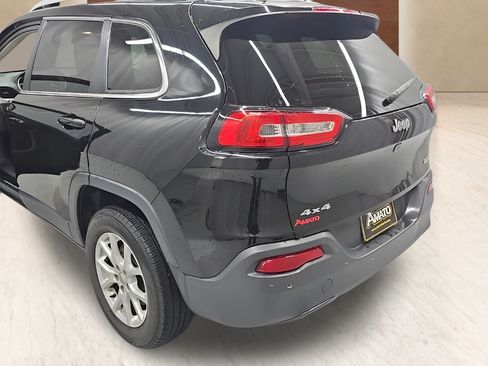 Used 2017 Jeep Cherokee Latitude w/ Safety/Convenience Group AWD/4WD image 38