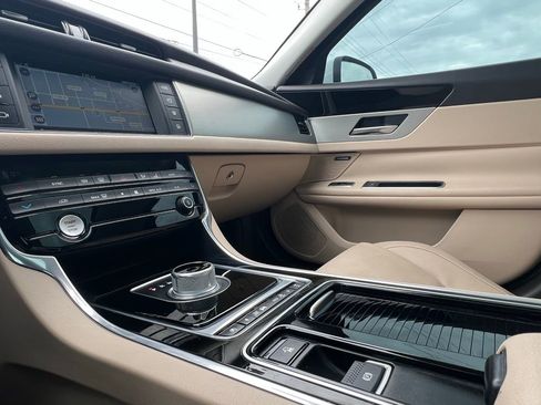 Used 2016 Jaguar XF Premium image 62