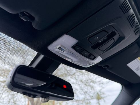 Used 2018 BMW 330i Sedan w/ Convenience Package image 20