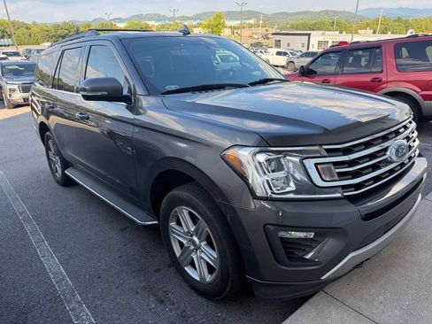 Used 2018 Ford Expedition XLT w/ Equipment Group 202A AWD/4WD image 2