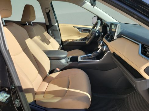 Certified 2025 Toyota RAV4 LE AWD/4WD image 29