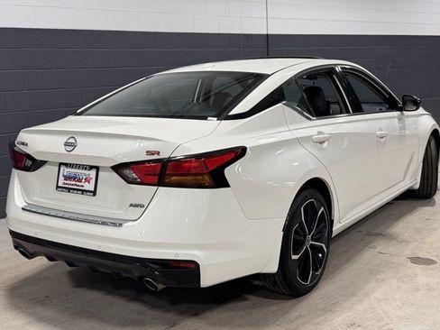 Used 2023 Nissan Altima 2.5 SR w/ SR Premium Package image 16