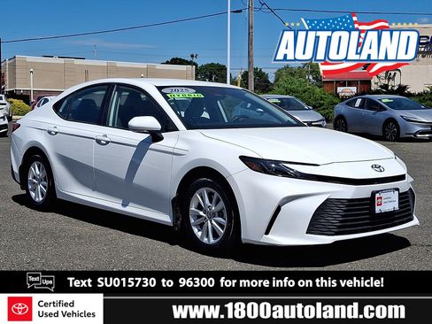 Used 2025 Toyota Camry LE w/ Convenience Package FWD image 1