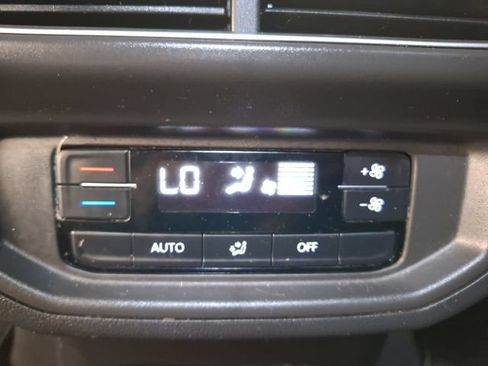 Used 2024 Volkswagen Atlas SE w/ Black Wheel Package FWD image 12