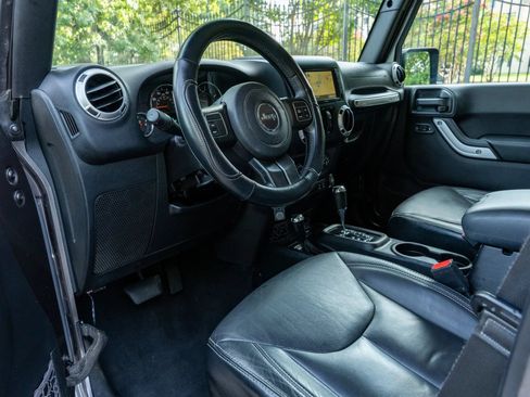 Used 2016 Jeep Wrangler Unlimited Sahara AWD/4WD image 10