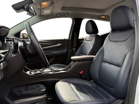 Used 2023 Chevrolet Bolt EUV Premier w/ Sun & Sound Package image 9