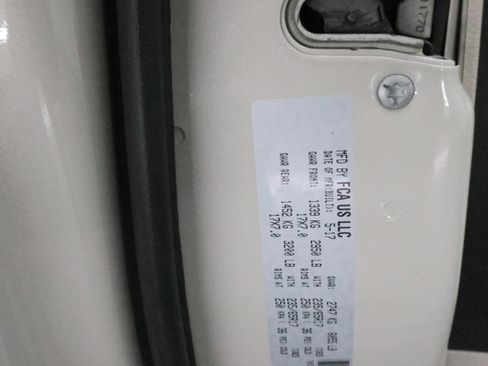 Used 2017 Chrysler Pacifica Touring-L w/ 13 Speaker Alpine Sound Group image 52