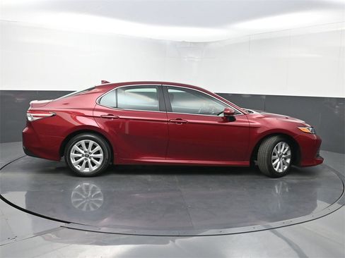 Used 2020 Toyota Camry LE image 42