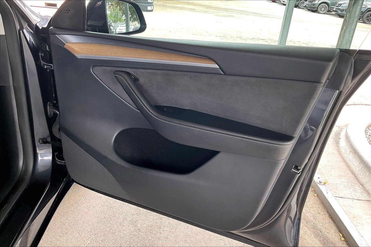 Used 2024 Tesla Model Y Long Range AWD/4WD image 24