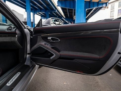 Certified 2024 Porsche 718 Cayman GTS image 33