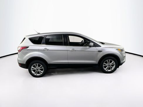 Used 2017 Ford Escape SE w/ SE Cold Weather Package AWD/4WD image 4