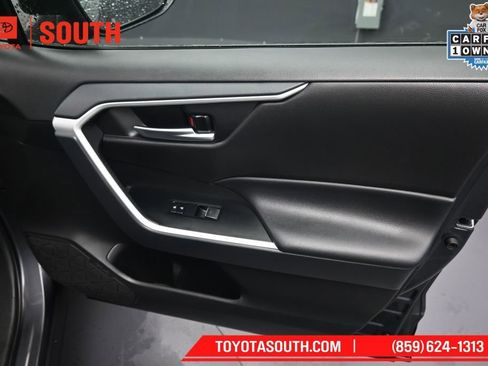Used 2025 Toyota RAV4 XLE AWD/4WD image 31