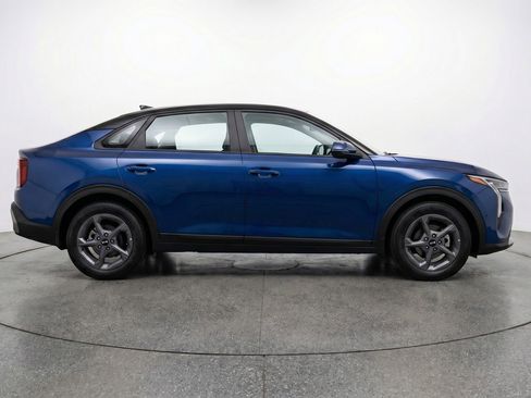 Used 2025 Kia K4 LXS image 11