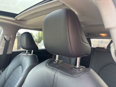 Used 2024 Toyota Highlander XLE AWD/4WD image 9