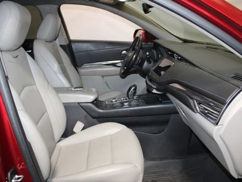 Used 2019 Cadillac XT4 Luxury w/ Cold Weather Package AWD/4WD image 10