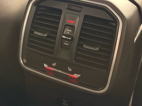 Used 2017 Porsche Macan Sport Edition image 25