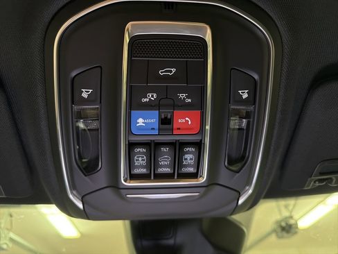 New 2025 Jeep Grand Cherokee Limited image 19