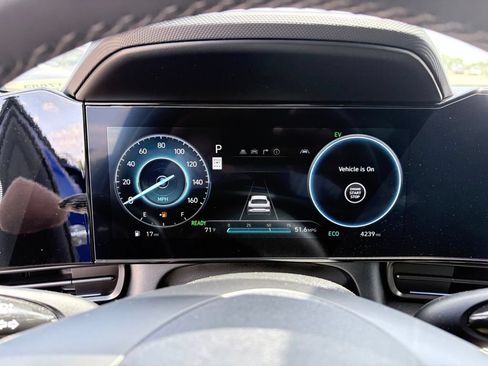 New 2025 Hyundai Elantra SEL FWD image 24
