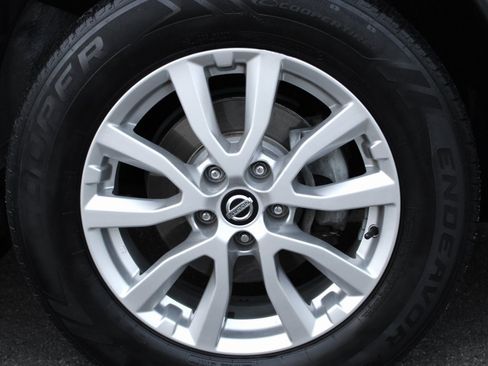 Used 2018 Nissan Rogue SV image 11