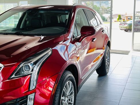 Used 2019 Cadillac XT5 Luxury FWD image 2