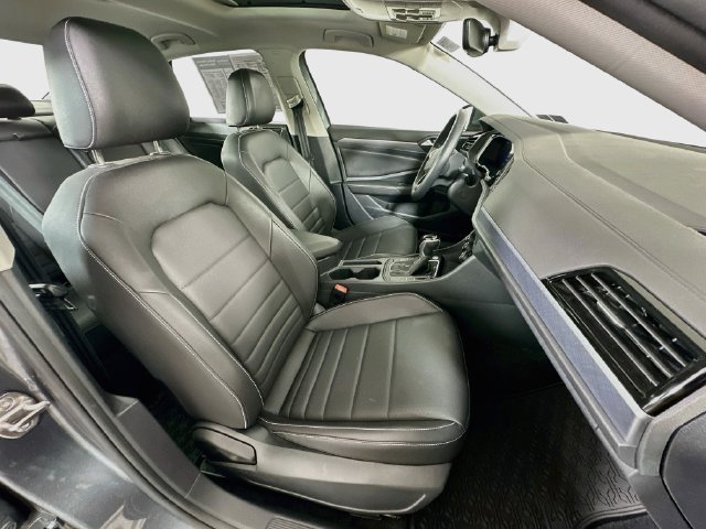 Certified 2024 Volkswagen Jetta SE w/ Panoramic Sunroof Package FWD image 28