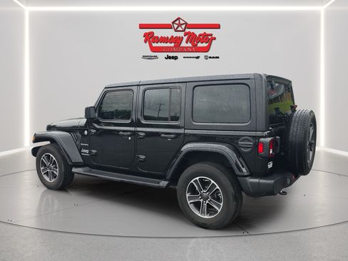 Used 2023 Jeep Wrangler Unlimited Sahara w/ Cold Weather Group AWD/4WD image 3