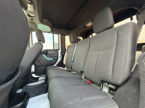 Used 2018 Jeep Wrangler Unlimited Sport w/ Connectivity Group AWD/4WD image 22