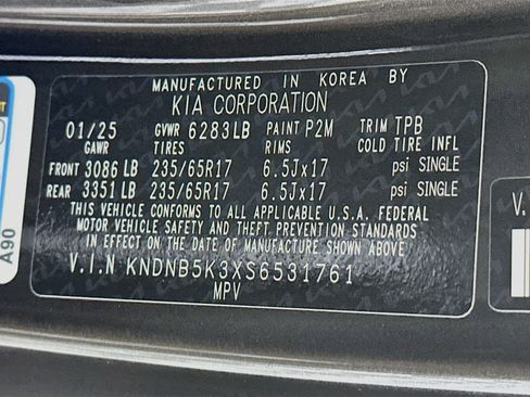 Used 2025 Kia Carnival FWD image 12