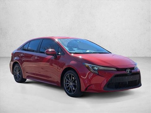 Used 2021 Toyota Corolla LE image 3