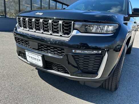 New 2026 Jeep Grand Cherokee Limited AWD/4WD image 11