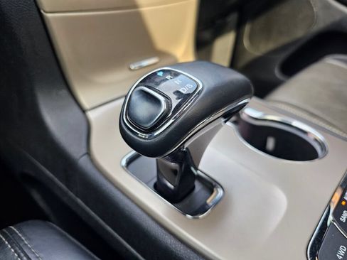 Used 2014 Jeep Grand Cherokee Limited w/ Luxury Group II AWD/4WD image 31