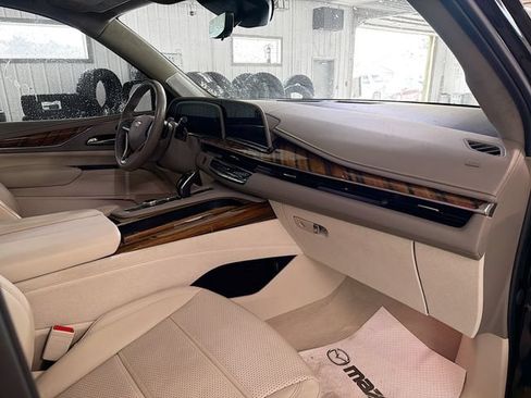 Used 2023 Cadillac Escalade Sport Platinum w/ LPO, ONYX Package AWD/4WD image 12