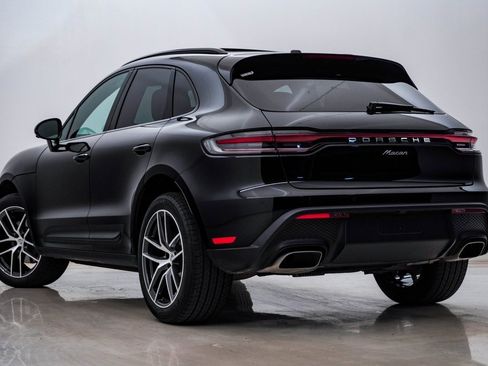 Certified 2025 Porsche Macan image 3